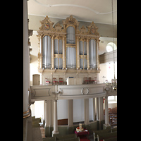 Neustrelitz, Stadtkirche, Blick von der Seitenempore in die Kirche und zur Orgel