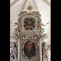 Jterbog, Liebfrauenkirche, Spitze des Hochaltars mit dem Bild des Gottesauges