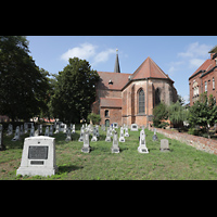 Jterbog, Liebfrauenkirche, Friedhof und Chor von Osten