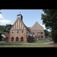 Jterbog, Klosterkirche St. Marien, Gebude des Heimatvereins und des Klostermuseums