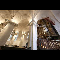 Stade, St. Wilhadi, Blick von der Seitenempore zur Orgel und in die Kirche