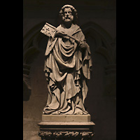 Regensburg, Dom St. Peter, Statue des Heiligen Petrus mit dem Schlssel des Himmels