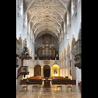 Regensburg, Niedermnster, Innenraum in Richtung Orgel (teilbeleuchtet)
