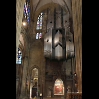 Regensburg, Dom St. Peter, Orgel und nrdliches Querhaus mit Albertus-Magnus-Altar (1473)
