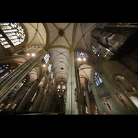 Regensburg, Dom St. Peter, Querhaus mit Orgel und Blick ins Langhaus und ins Gewlbe