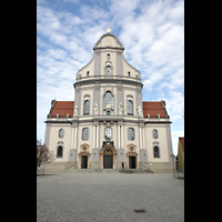 Alttting, Basilika St. Anna, Fassade, Ansicht vom Bruder-Konrad-Platz