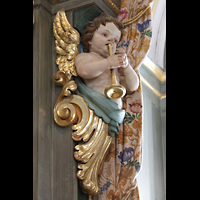 Alttting, Basilika St. Anna, Putto am Hauptorgelprospekt links