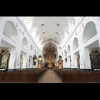 Alttting, Basilika St. Anna, Innenraum in Richtung Chor