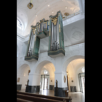 Alttting, Basilika St. Anna, Orgelempore mit vorgelagertem 32'-Pedalprospekt und Rckpositiv