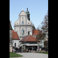 Alttting, Basilika St. Anna, Fassade, Ansicht vom Bruder-Konrad-Platz