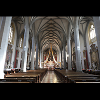 Alttting, Stiftskirche St. Philippus und Jakobus, Innenraum in Richtung Chor