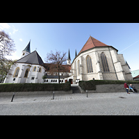 Alttting, Stiftskirche St. Philippus und Jakobus, Ansicht vom Tillyplatz - links die Gruft des Feldherrn Johann TSerclaes von Tilly