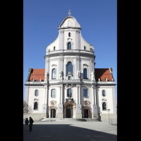 Alttting, Basilika St. Anna, Fassade, Ansicht vom Bruder-Konrad-Platz