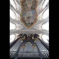 Regensburg, Basilika St. Emmeram, Hauptorgel perspektivisch mit Blick zum groen Deckenfresko