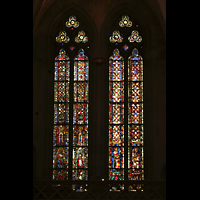 Regensburg, Dom St. Peter, Buntglasfenster im sdlichen Seitenschiff, 1. Joch, mit hl. Petrus und Andreas (li) und hl. Wenzel und Paulus (re) (1320-1325)