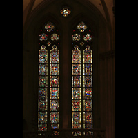 Regensburg, Dom St. Peter, Buntglasfenster im sdlichen Seitenschiff, 2. Joch, mit hl. Christina (li) und hl. Leonhard (re) (1330)