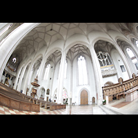 Ingolstadt, Liebfrauenmnster, Seitlicher Blick ins Hauptschiff mit Haupt- und Chororgel