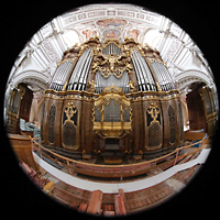 Passau, Dom St. Stephan, Orgelempore mit Evangelien-, Haupt- und Epistelorgel kurz vor Abbau 2023