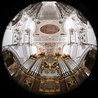Passau, Dom St. Stephan, Orgelempore mit Evangelien-, Haupt- und Epistelorgel kurz vor Abbau 2023