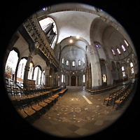 Kln (Cologne), Basilika St. Maria im Kapitol, Blick in Richtung Nord- und Ostkonche und auf die Orgel auf dem Lettner