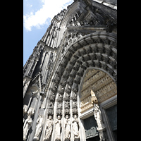 Kln (Cologne), Dom St. Peter und Maria, Blick ber das Tympanon des Hauptportals und des Westfensters nach oben