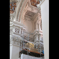 Passau, Dom St. Stephan, Blick vom Chorraum auf die Balkonorgel Nord im Aufbau im Juli 2023