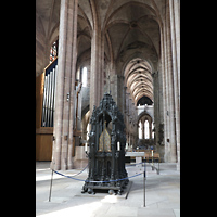 Nrnberg (Nuremberg), St. Sebald, Blick vom Chorraum ins Langhaus mit Westchor, auf das Sebaldusgrab und zur Orgel