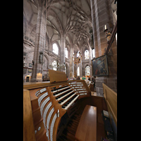 Nrnberg (Nuremberg), St. Lorenz, Blick ber den Hauptspieltisch in den Chorraum und den Engelsgru