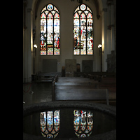 Riga, Mariendom, Blick ber den Taufstein aus dem 12. Jh. ins nrdliche Querhaus