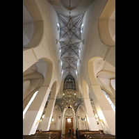 Tallinn (Reval), Oleviste kirik (Olai-Kirche), Innenraum in Richtung Orgel mit Blick ins 33 m hohe Gewlbe