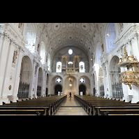 Mnchen (Munich), Jesuitenkirche St. Michael (ehem. Hofkirche), Innenraum in Richtung Orgel