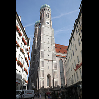 Mnchen (Munich), Liebfrauendom, Ansicht von der Liebfrauenstrae