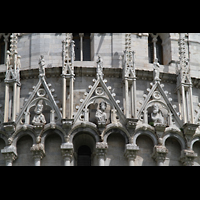 Pisa, Duomo di Santa Maria Assunta, Figurenschmuck am Baptisterium