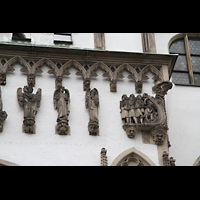 Augsburg, Dom St. Maria, Figuren ber dem Sdportal