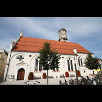 Weilheim i.OB., Stadtpfarrkirche Mari Himmelfahrt, Seitenansicht vom Kirchplatz