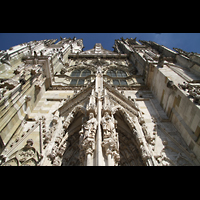 Regensburg, Dom St. Peter, Blick vom Hauptportal nach oben zu den Trmen