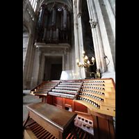 Paris, Saint-Eustache, Spieltisch und Orgel