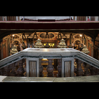 Roma (Rom), Basilica S. Pietro (Petersdom), Blick unter den Hauptaltar in Richtung (verschlossene) Krypta