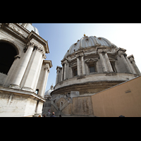 Roma (Rom), Basilica S. Pietro (Petersdom), Blick vom Dach der Basilika auf die groe Kuppel