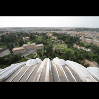 Roma (Rom), Basilica S. Pietro (Petersdom), Blick von der Kuppel auif die Vatikanischen Grten