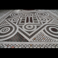 Roma (Rom), Basilica di San Giovanni in Laterano, Marmorfuboden mit Einlegearbeiten