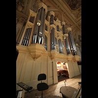 Zrich, Tonhalle, Orgel mit Spieltisch seitlich gesehen