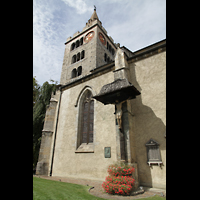 Sion (Sitten), Cathdrale Notre-Dame du Glarier, Turm und Kruzifix am Seitenportal
