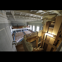 Zrich, Neumnster, Blick vom Dach der Orgel in die Kirche