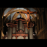 Lyon, Saint-Franois-de-Sales, Kruzifix mit Orgel im Hintergrund