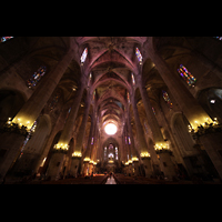 Palma de Mallorca, Catedral La Seu, Hauptschiff in Richtung Chor