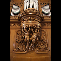 berherrn, Kirche, Figurenschmuck unter dem Hauptturm