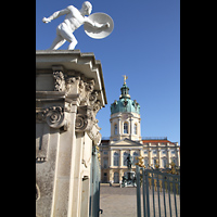 Berlin, Schloss Charlottenburg, Eosander-Kapelle, Einganstor