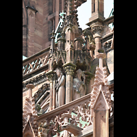 Strasbourg (Straburg), Cathdrale Notre-Dame, Figurenschmuck und Detail am sdlichen Seitenschiff