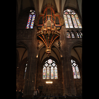 Strasbourg (Straburg), Cathdrale Notre-Dame, Silbermann-Orgel mit bunten Glasfenstern an der nrdlichen Hauptschiffwand